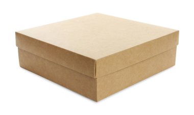 Beyaza izole edilmiş boş bir karton kutu. Tasarım için model