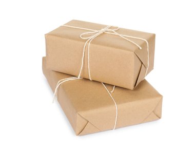 Beyaz kağıda sarılı iki paket.