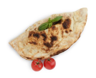 Taze fesleğen ve beyaz domatesli leziz bir calzone.