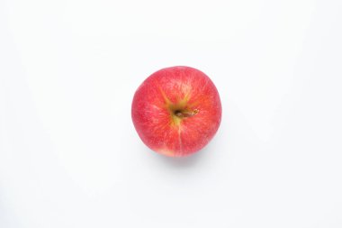 Beyaz arkaplanda taze kırmızı elma, üst görünüm