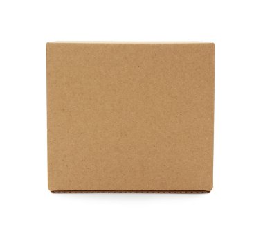 Beyaza izole edilmiş boş bir karton kutu. Tasarım için model