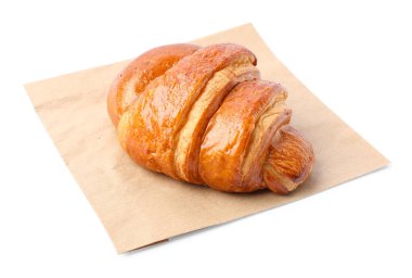 Beyaz üzerinde taze kruvasan bulunan kağıt torba.