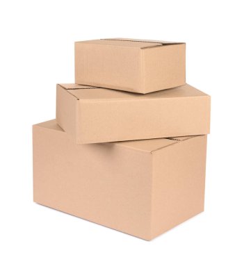 Karton paket kutuları beyaz üzerine izole