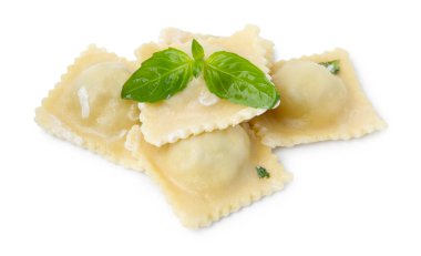 Peynirli ve fesleğenli leziz ravioli.