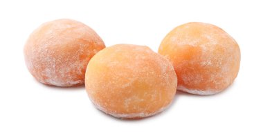 Beyazda izole edilmiş nefis mochi. Geleneksel Japon tatlısı