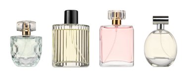 Beyaz ve sette izole edilmiş çeşitli parfüm şişeleri.