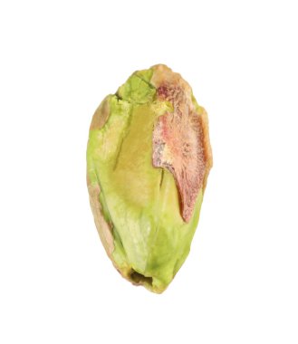 Soyulmuş fıstıklı fındık beyaza izole edilmiş.