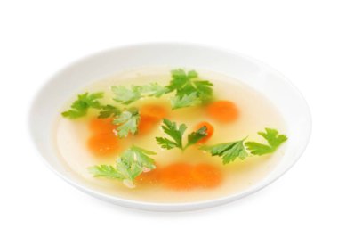 Lezzetli tavuk buğulama kabı beyazda izole edilmiş.