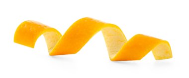 Portakal kabuğunun kıvrımları beyaza izole edilmiş.