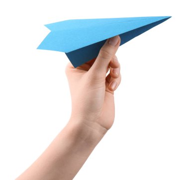 Beyaz arka planda açık mavi kağıt uçaklı kadın, yakın plan.