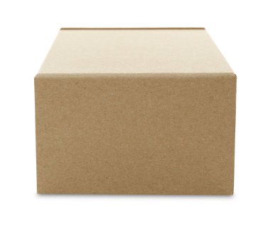 Beyaza izole edilmiş kapalı bir karton kutu. Tasarım için model