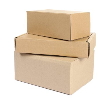Karton paket kutuları beyaz üzerine izole