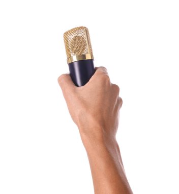 Mikrofonlu adam beyazda izole edilmiş, yakın plan.