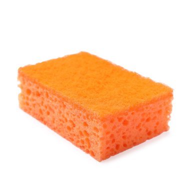 Beyaza izole edilmiş turuncu bir sünger. Temizlik aracı