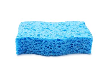 Beyaza izole edilmiş mavi bir sünger. Temizlik aracı