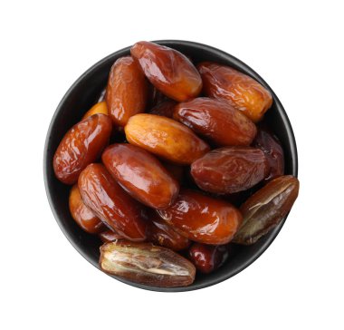 Beyaz, üst manzara izole edilmiş kâsede kurutulmuş lezzetli hurmalar.