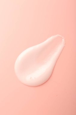 Pembe arka planda krema örneği, üst görünüm