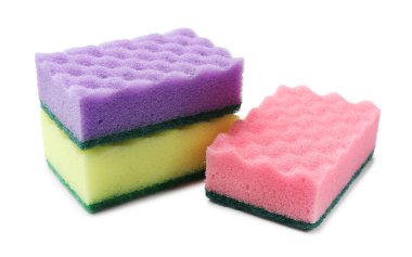 Beyaza izole edilmiş yumuşak süngerler. Temizlik aracı