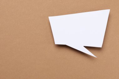 Kahverengi arka planda boş bir konuşma balonu. Metin için boşluk