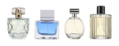 Beyaz ve sette izole edilmiş çeşitli parfüm şişeleri.