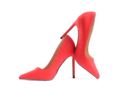 Bir çift kırmızı yüksek topuklu ayakkabı beyaza izole edilmiş.