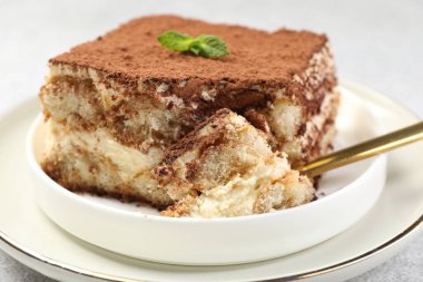 Nane şekerli nefis tiramisu, yakın plan.