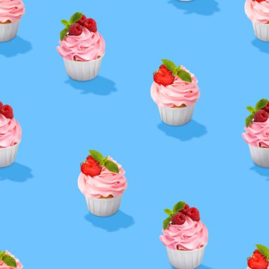 Mavi arka planda böğürtlenli kek deseni