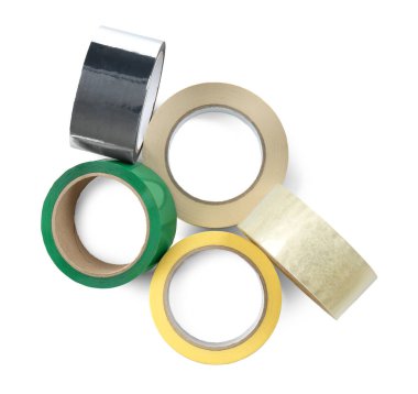 Beyaz, üst görünümde izole edilmiş farklı yapıştırıcı bantların ruloları