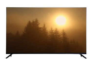 Televizyonda doğa manzarası beyaz ekranda izole edilmiş.