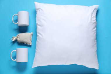 Açık mavi zemin üzerinde damgalamak için farklı boş öğeler, düz yatış. Tasarım için model