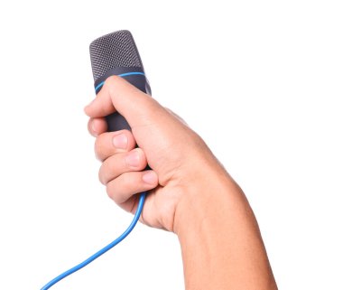 Mikrofonlu adam beyazda izole edilmiş, yakın plan.
