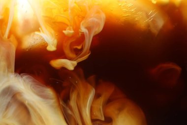 Arka plan olarak buzlu ve sütlü kahve, yakın plan