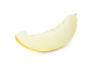 Olgun kavun dilimi beyaza izole edilmiş.