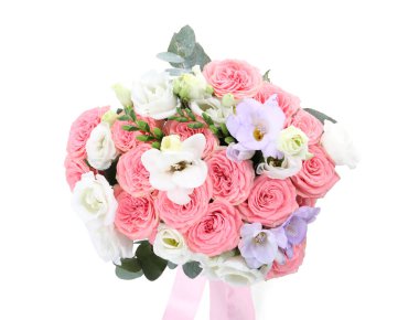 Güzel çiçeklerden oluşan bir düğün buketi. Beyaz, üst manzaralı.