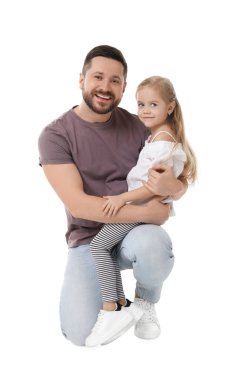 Mutlu baba ve küçük tatlı kızı beyaz arka planda