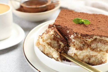 Nane şekerli nefis tiramisu, yakın plan.