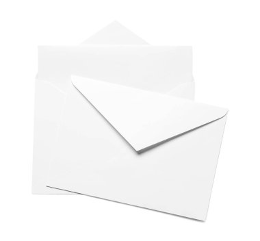 Üzerinde beyaz kartın olduğu zarflar, üst manzara. Tasarım için model