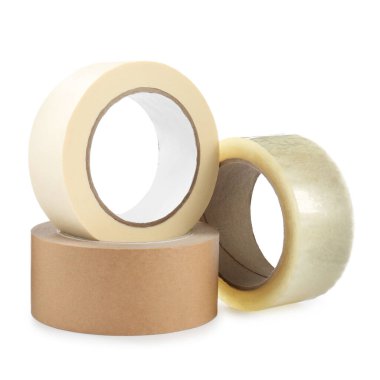 Yapıştırıcı ve maskeleme bantları beyaza izole edilmiş.