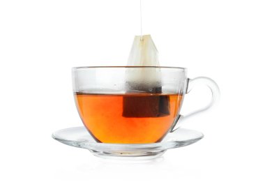 Beyaza izole edilmiş çay poşeti. Aromatik çay demliyorum.