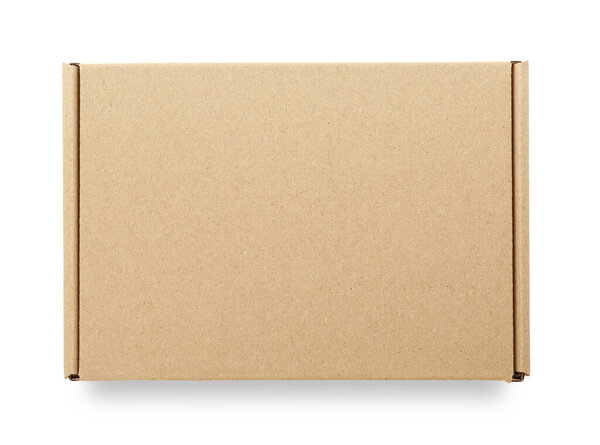 Одна закрытая картонная коробка, изолированная на белом, вид сверху. Макет для дизайна