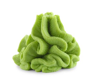 Wasabi macunu beyaza izole edilmiş. Baharatlı sos.