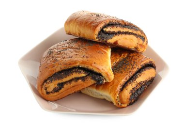 Beyaz üzerinde haşhaş tohumları olan lezzetli çörekler.