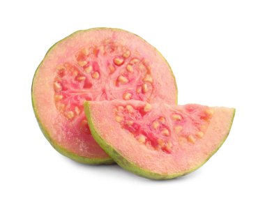 Beyaz üzerine izole edilmiş taze guava meyveleri.