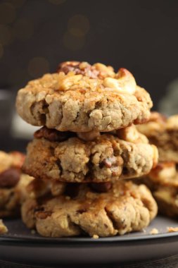 Sofrada fındıklı kurabiyeler, yakın plan.