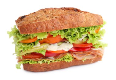 Lezzetli baget sandviç, domatesli ve beyaz üzerine izole edilmiş sarı fasulye.