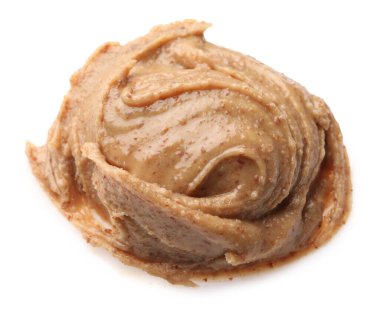 Beyaza izole edilmiş lezzetli fındık ezmesi örneği