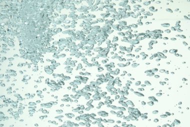 Işık arkaplan üzerinde birçok su kabarcığı, yakın plan