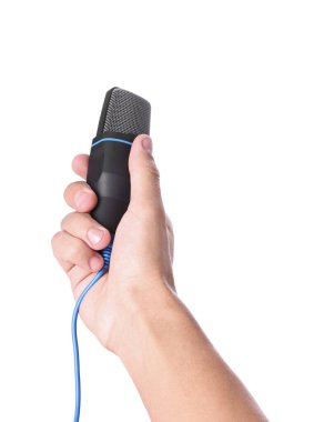 Mikrofonlu adam beyazda izole edilmiş, yakın plan.