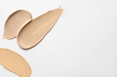 Beyaz arkaplandaki temel örnekleri, üst görünüm