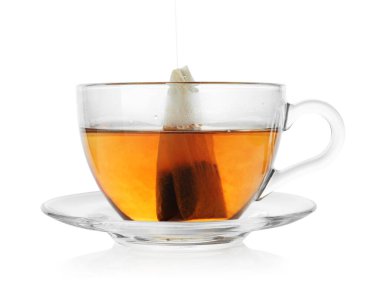 Beyaza izole edilmiş çay poşeti. Aromatik çay demliyorum.